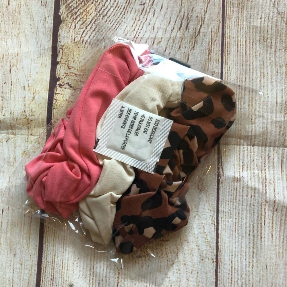 Fabletics scrunchies