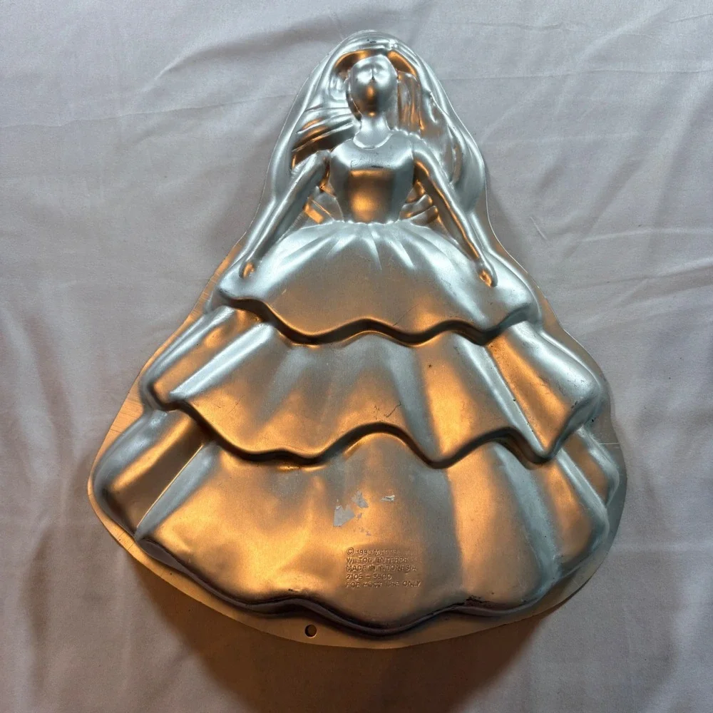 Wilton aluminum cake